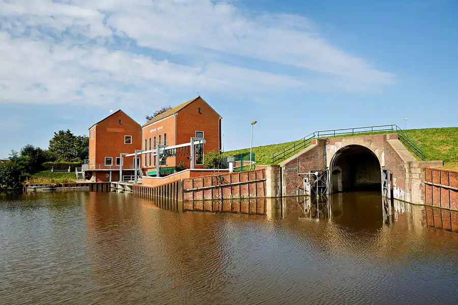 042 | 2023 | Greetsiel | Schöpfwerk Greetsiel | © carsten riede fotografie