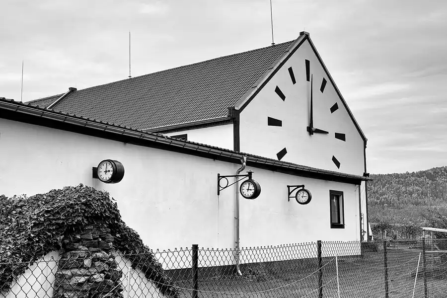 062 | 2023 | Olbersdorf | Uhrenhof | © carsten riede fotografie