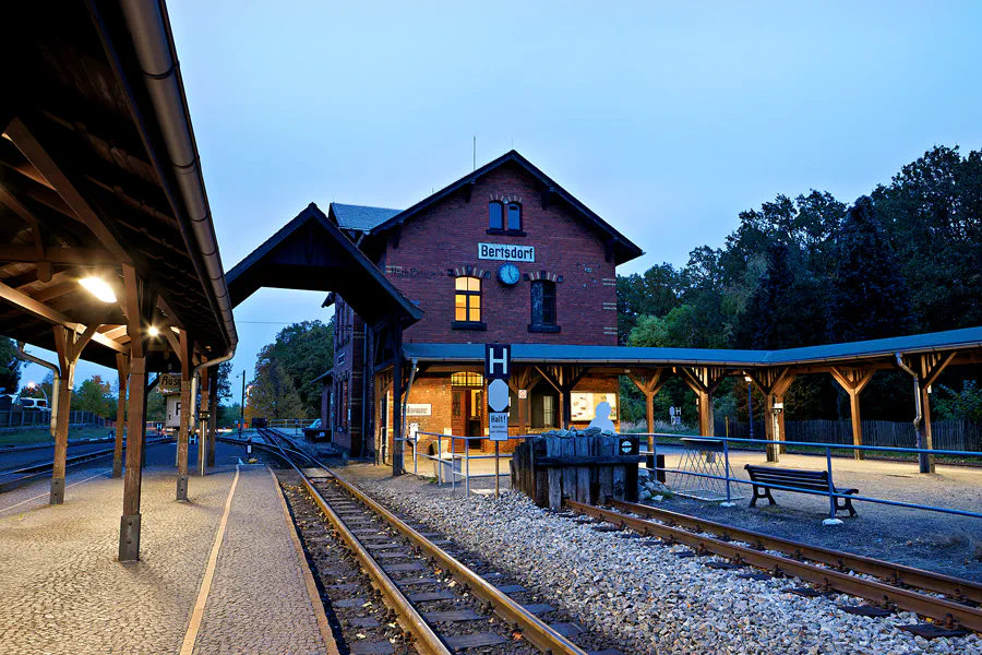 125 | 2023 | Bertsdorf | Zittauer Schmalspurbahn – Bahnhof Bertsdorf | © carsten riede fotografie