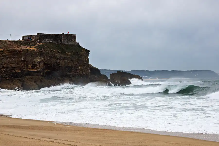 114 | 2023 | Nazare | Praia do Norte – Farol da Nazare – Big Waves Nazare | © carsten riede fotografie
