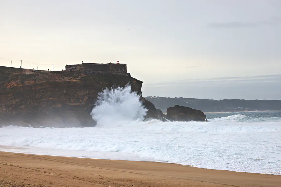 004 | 2023 | Nazare | Praia do Norte – Farol da Nazare – Big Waves Nazare | © carsten riede fotografie