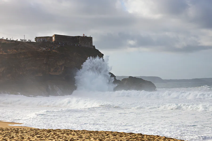 019 | 2023 | Nazare | Praia do Norte – Farol da Nazare – Big Waves Nazare | © carsten riede fotografie