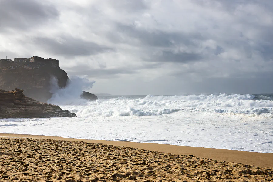 038 | 2023 | Nazare | Praia do Norte – Farol da Nazare – Big Waves Nazare | © carsten riede fotografie