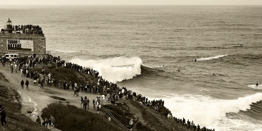 041 | 2023 | Nazare | Praia do Norte – Farol da Nazare – Big Waves Nazare | © carsten riede fotografie