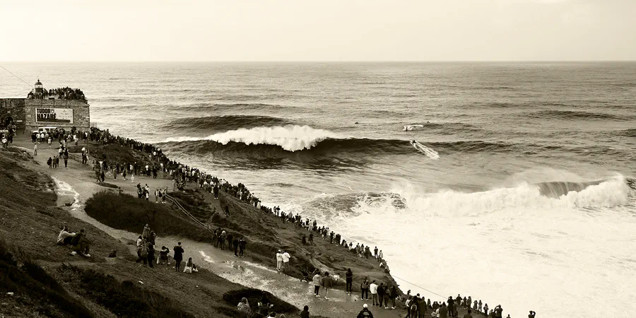 050 | 2023 | Nazare | Praia do Norte – Farol da Nazare – Big Waves Nazare | © carsten riede fotografie