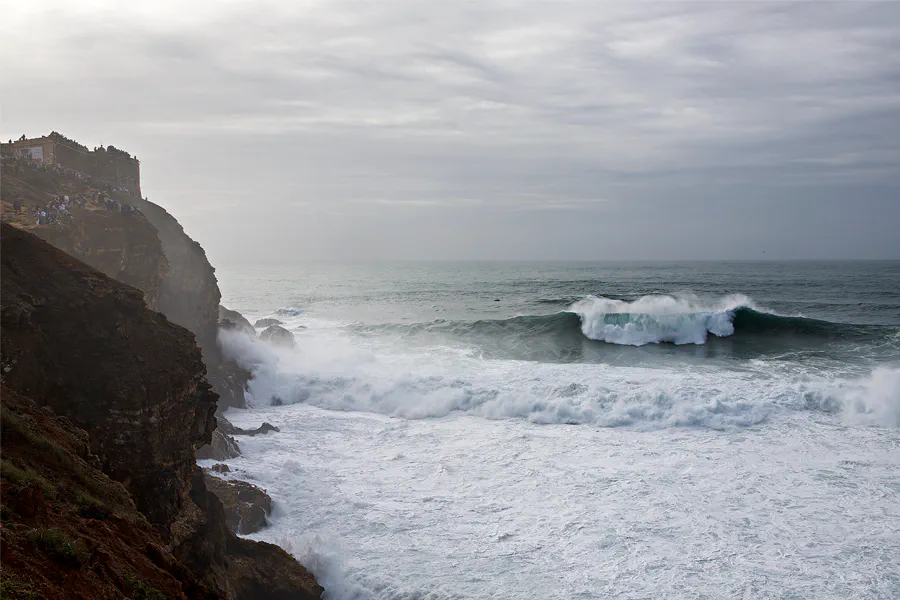 064 | 2023 | Nazare | Praia do Norte – Farol da Nazare – Big Waves Nazare | © carsten riede fotografie