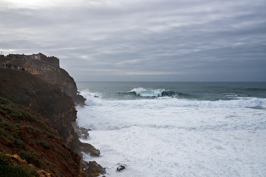 070 | 2023 | Nazare | Praia do Norte – Farol da Nazare – Big Waves Nazare | © carsten riede fotografie