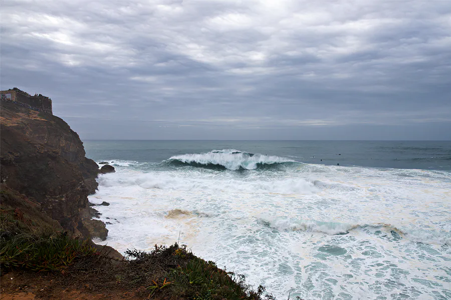 106 | 2023 | Nazare | Praia do Norte – Farol da Nazare – Big Waves Nazare | © carsten riede fotografie