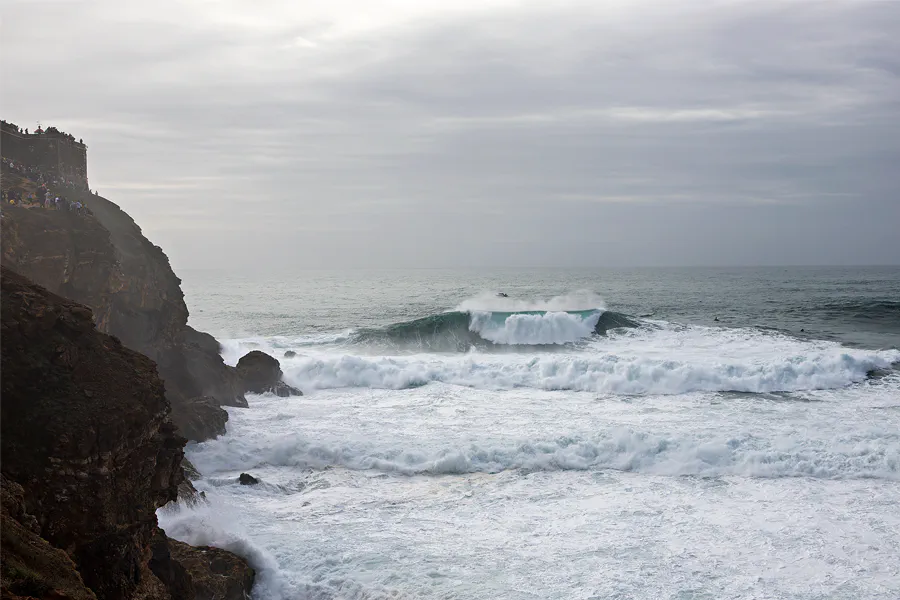 131 | 2023 | Nazare | Praia do Norte – Farol da Nazare – Big Waves Nazare | © carsten riede fotografie