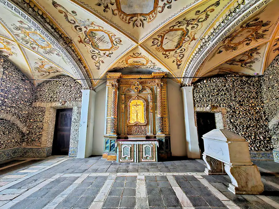 043 | 2023 | Evora | Capela dos Ossos | © carsten riede fotografie