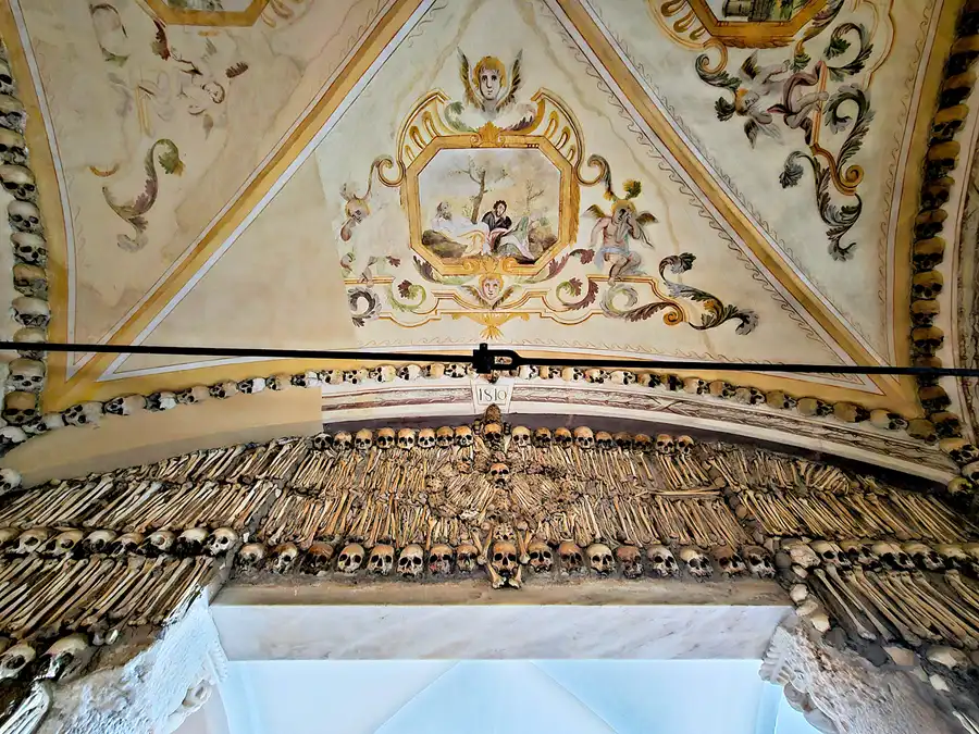 063 | 2023 | Evora | Capela dos Ossos | © carsten riede fotografie