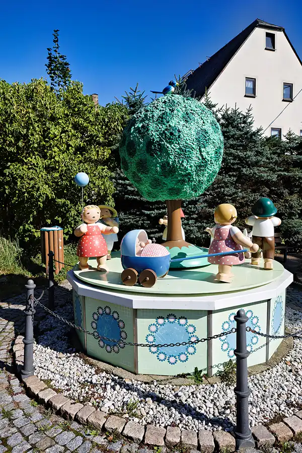 051 | 2024 | Grünhainichen | Freiland-Spíeldose | © carsten riede fotografie