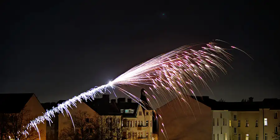007 | 2024 | Berlin | Silvester-Feuerwerk in Alt-Hohenschönhausen | © carsten riede fotografie