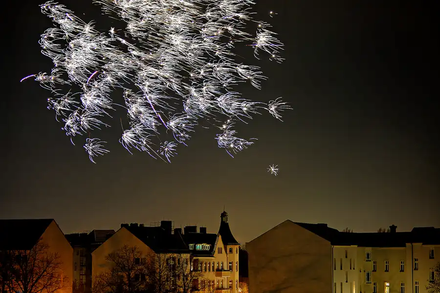 058 | 2024 | Berlin | Silvester-Feuerwerk in Alt-Hohenschönhausen | © carsten riede fotografie