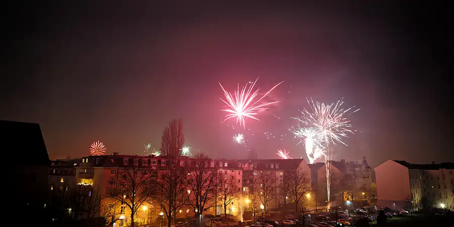 089 | 2024 | Berlin | Silvester-Feuerwerk in Alt-Hohenschönhausen | © carsten riede fotografie