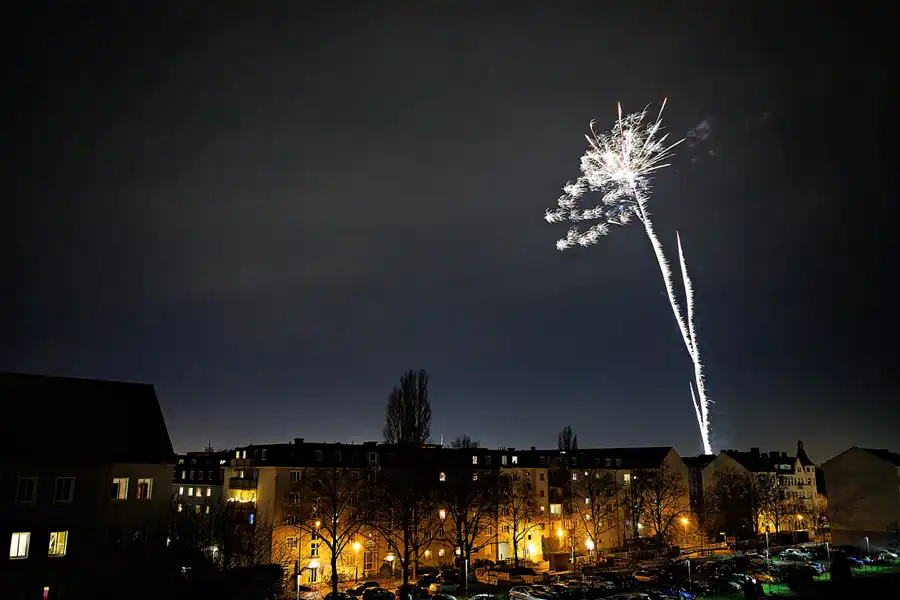 094 | 2024 | Berlin | Silvester-Feuerwerk in Alt-Hohenschönhausen | © carsten riede fotografie