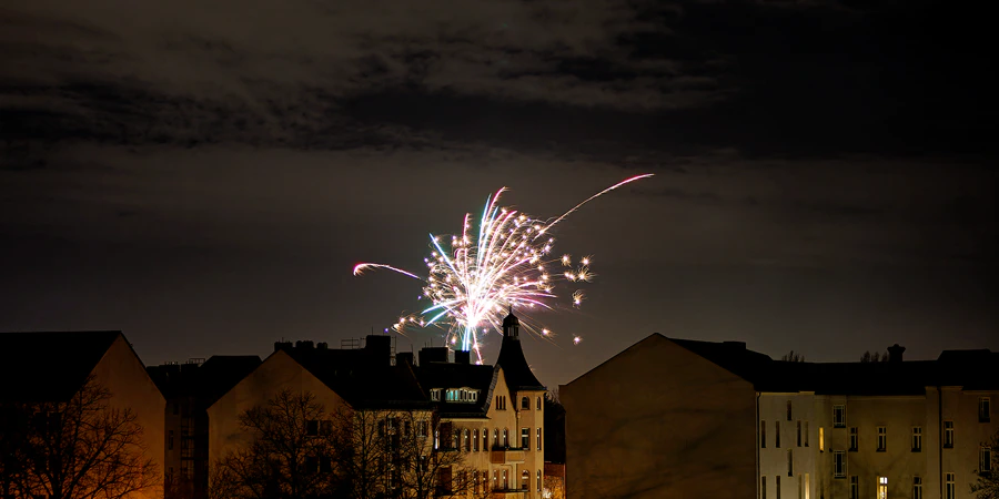 002 | 2024 | Berlin | Silvester-Feuerwerk in Alt-Hohenschönhausen | © carsten riede fotografie
