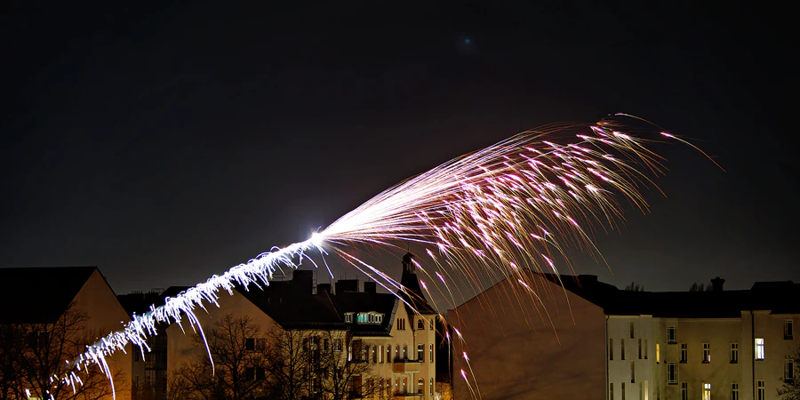 007 | 2024 | Berlin | Silvester-Feuerwerk in Alt-Hohenschönhausen | © carsten riede fotografie