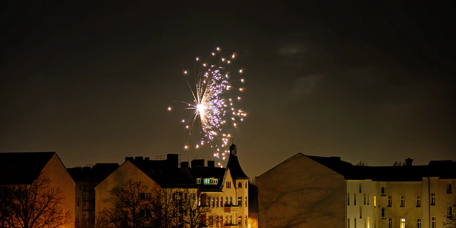 019 | 2024 | Berlin | Silvester-Feuerwerk in Alt-Hohenschönhausen | © carsten riede fotografie