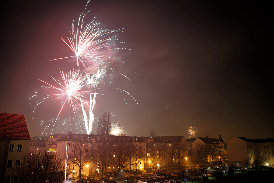 097 | 2024 | Berlin | Silvester-Feuerwerk in Alt-Hohenschönhausen | © carsten riede fotografie