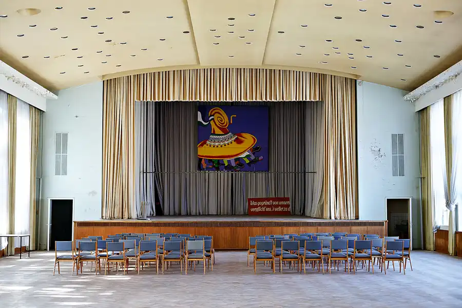 097 | 2024 | Grünhainichen OT Borstendorf | Kulturhaus Neues Leben – Betriebskulturhaus VEB Papierfabriken Grünhainichen | © carsten riede fotografie