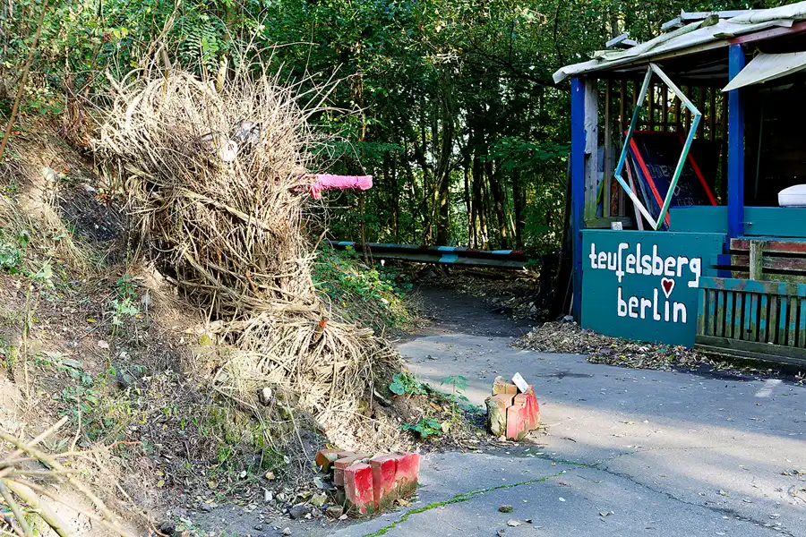 131 | 2024 | Berlin | Field Station Teufelsberg | © carsten riede fotografie
