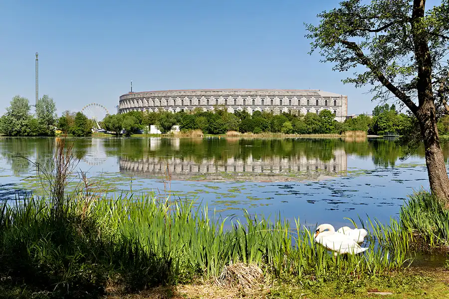046 | 2025 | Nürnberg | Grosser Dutzendteich – Kongresshalle | © carsten riede fotografie