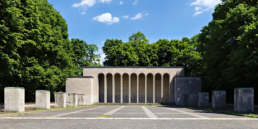 048 | 2025 | Nürnberg | Luitpoldhain – Ehrenhalle | © carsten riede fotografie