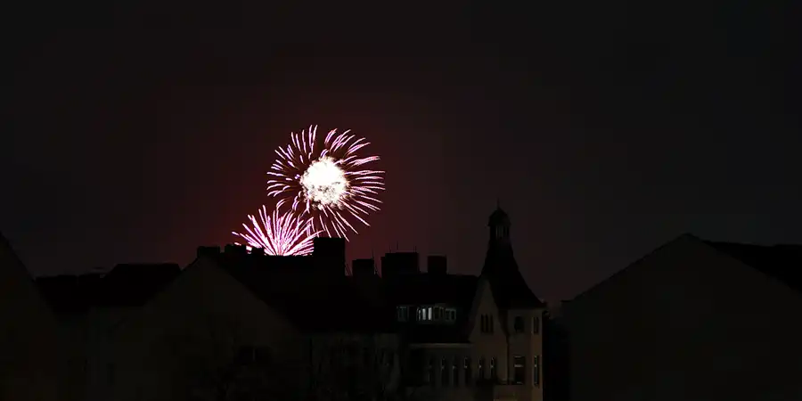 004 | 2025 | Berlin | Silvester-Feuerwerk in Alt-Hohenschönhausen | © carsten riede fotografie
