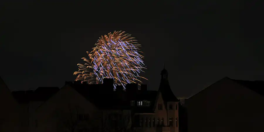 006 | 2025 | Berlin | Silvester-Feuerwerk in Alt-Hohenschönhausen | © carsten riede fotografie