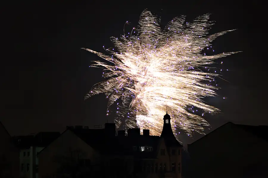 028 | 2025 | Berlin | Silvester-Feuerwerk in Alt-Hohenschönhausen | © carsten riede fotografie