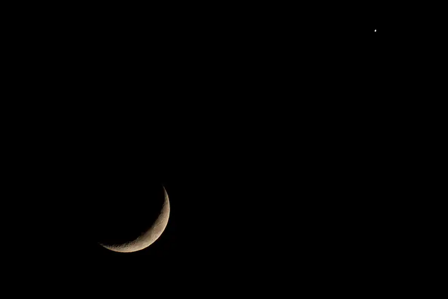 001 | 2025 | Berlin | Alt-Hohenschönhausen – Mond und Venus | © carsten riede fotografie