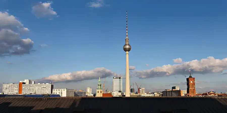 008 | 2025 | Berlin | Blick von der Dachterrasse des Humboldt Forums im Berliner Schloss – Fernsehturm | © carsten riede fotografie