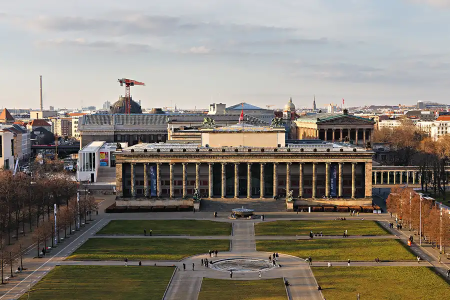 015 | 2025 | Berlin | Blick von der Dachterrasse des Humboldt Forums im Berliner Schloss | © carsten riede fotografie