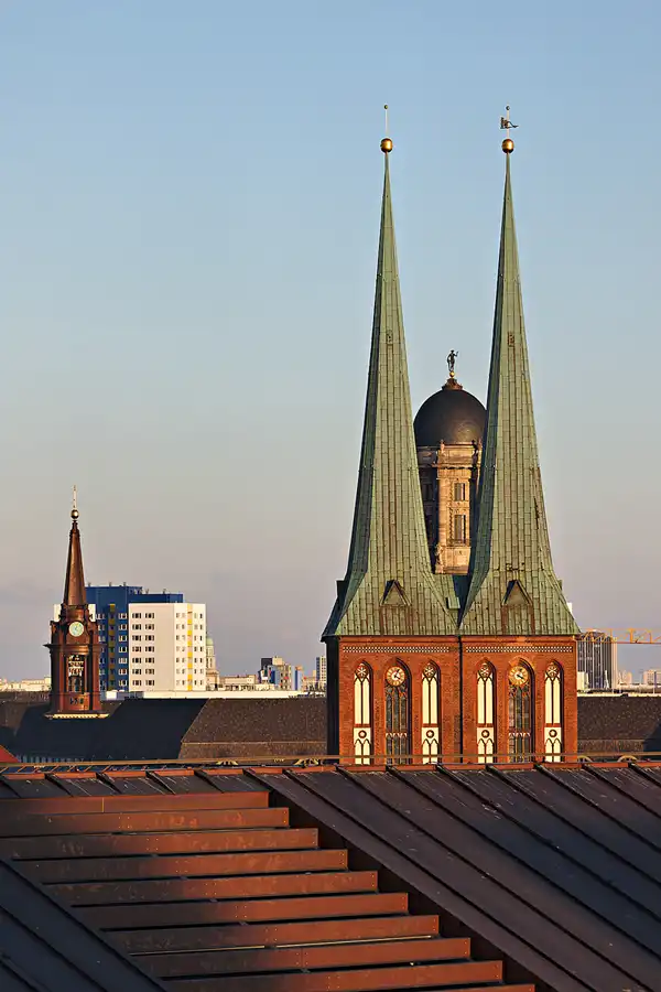 027 | 2025 | Berlin | Blick von der Dachterrasse des Humboldt Forums im Berliner Schloss – Nikolaikirche und Altes Stadthaus | © carsten riede fotografie