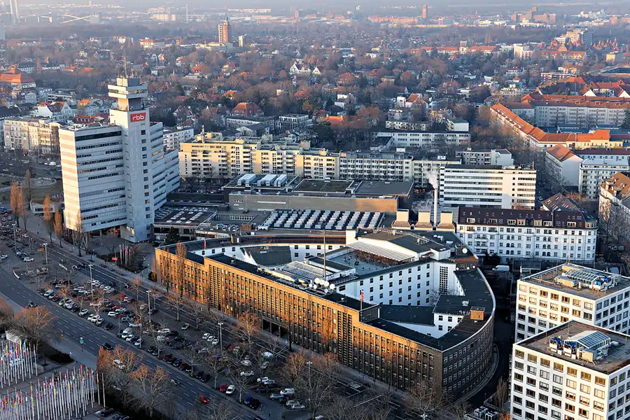 044 | 2025 | Berlin | Blick vom Berliner Funkturm (126 Meter) – RBB Fernsehzentrum und Haus des Rundfunks | © carsten riede fotografie