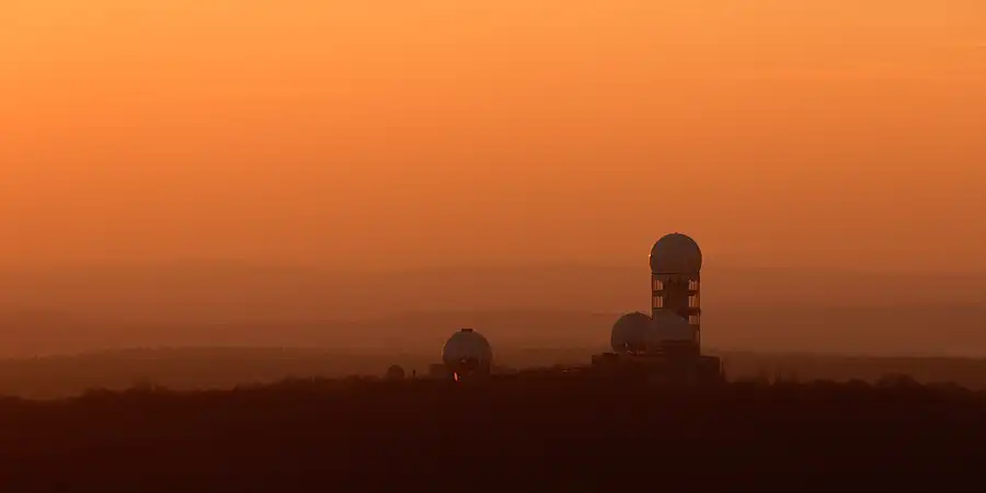 048 | 2025 | Berlin | Blick vom Berliner Funkturm (126 Meter) – Field Station Teufelsberg | © carsten riede fotografie
