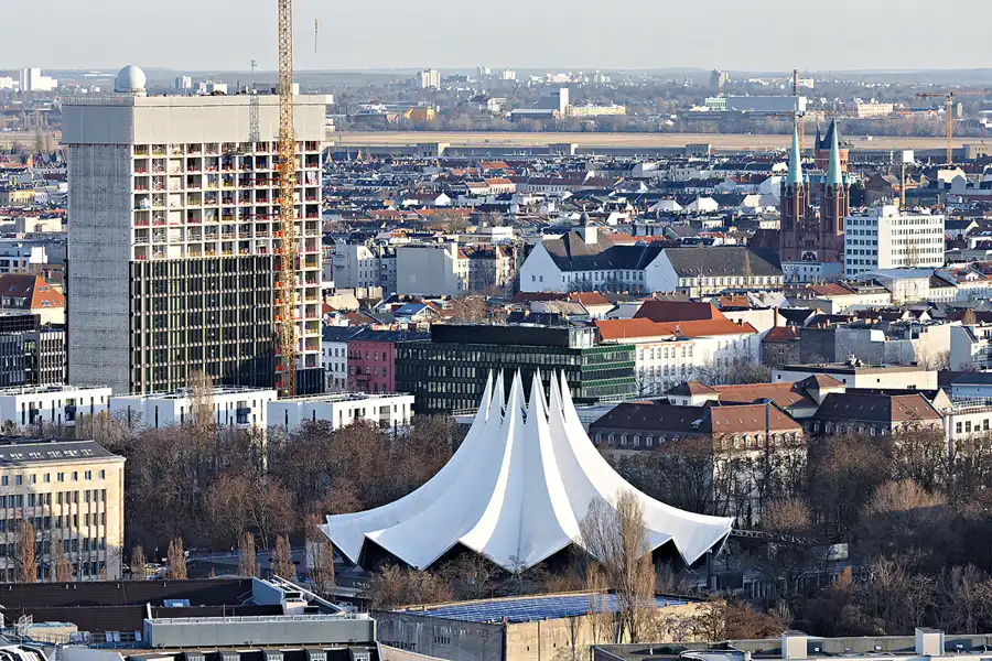 067 | 2025 | Berlin | Blick vom Kollhoff-Tower –  Tempodrom | © carsten riede fotografie