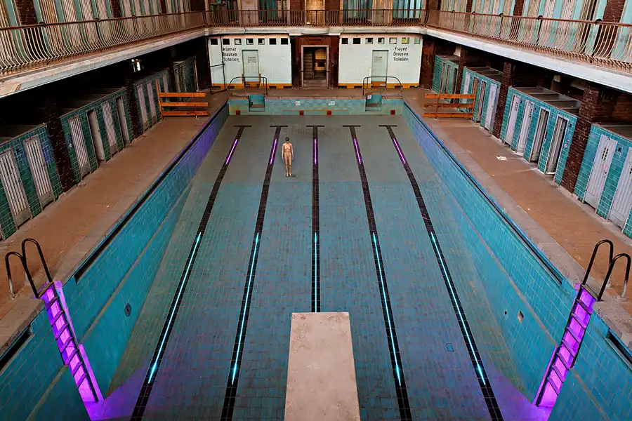 046 | 2025 | Berlin | Stadtbad Lichtenberg – Hubertusbad – The Exhibition Stadtbad Reloaded | © carsten riede fotografie