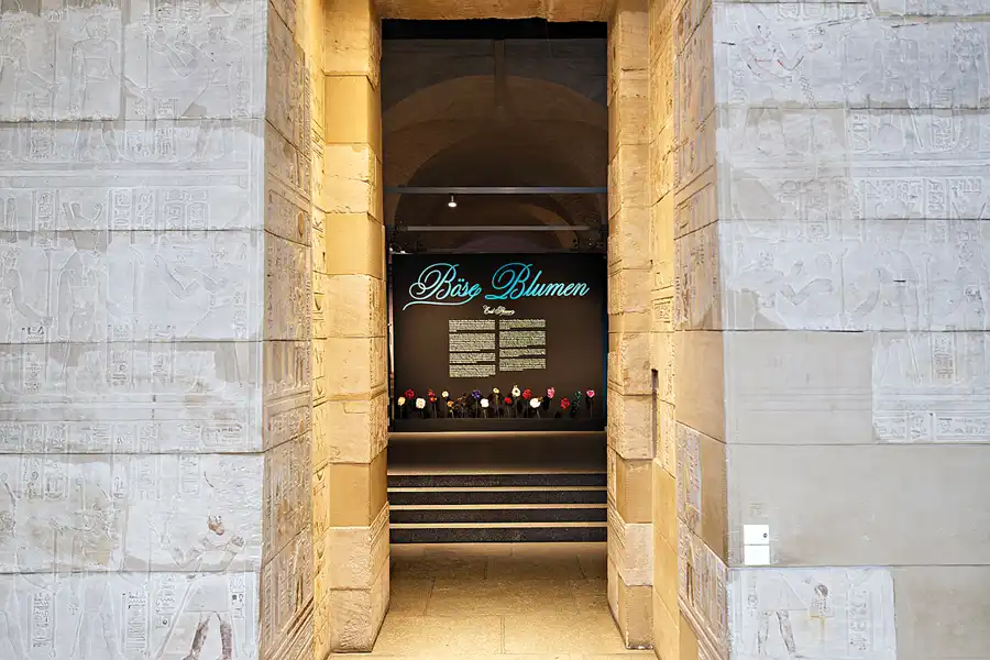 001 | 2025 | Berlin | Sammlung Scharf-Gerstenberg – Ausstellung Böse Blumen | © carsten riede fotografie