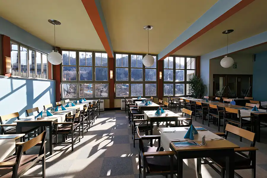 037 | 2025 | Probstzella | Haus des Volkes – Das Bauhaushotel | © carsten riede fotografie