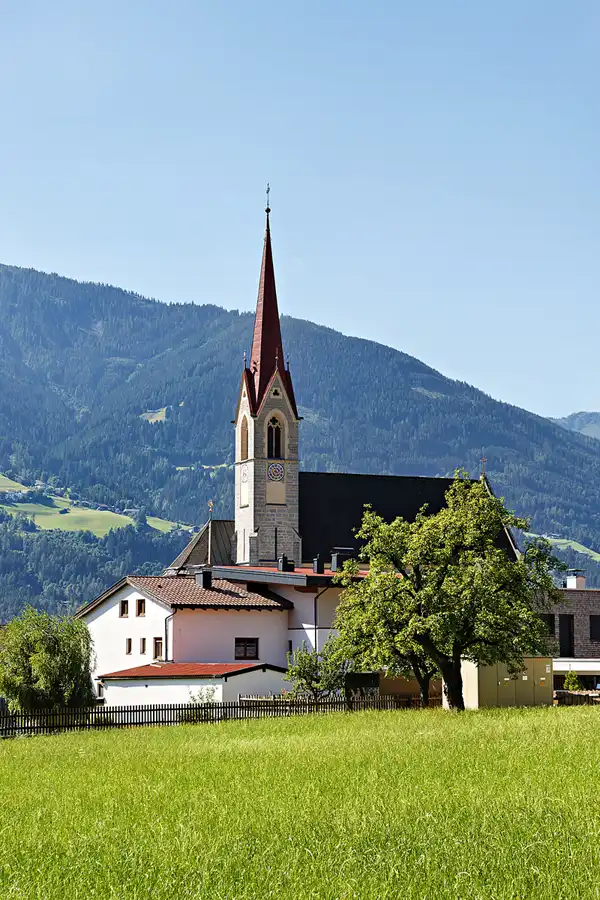 065 | 2025 | Stans | Herz Jesu | © carsten riede fotografie