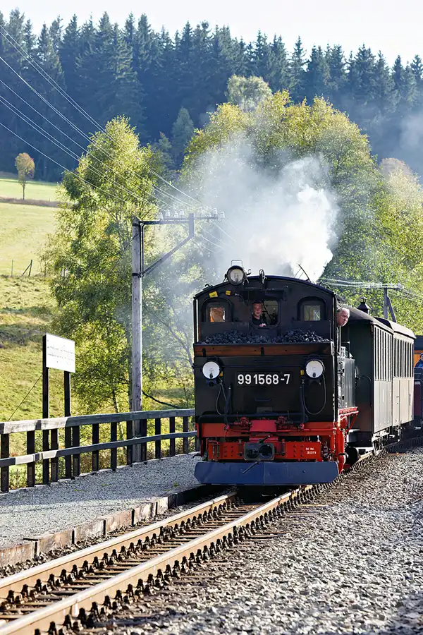 133 | 2025 | Jöhstadt | Haltepunkt Ausstellungs- und Fahrzeughalle – Pressnitztalbahn | © carsten riede fotografie