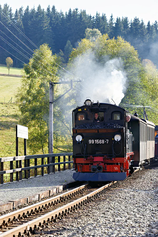 133 | 2025 | Jöhstadt | Haltepunkt Ausstellungs- und Fahrzeughalle – Pressnitztalbahn | © carsten riede fotografie