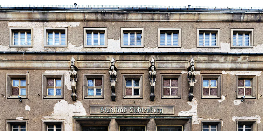 001 | 2025 | Berlin | Stadtbad Lichtenberg – Hubertusbad – The Exhibition Stadtbad Reloaded Beyond | © carsten riede fotografie