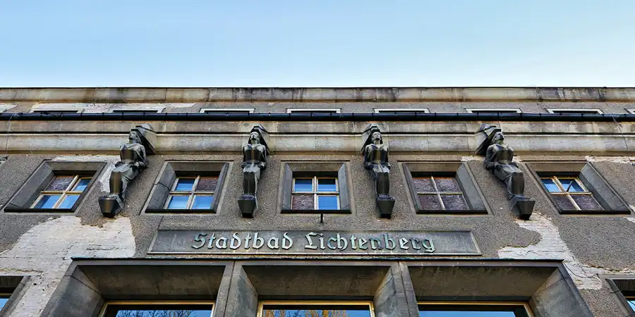 002 | 2025 | Berlin | Stadtbad Lichtenberg – Hubertusbad – The Exhibition Stadtbad Reloaded Beyond | © carsten riede fotografie