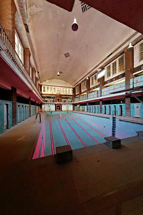 038 | 2025 | Berlin | Stadtbad Lichtenberg – Hubertusbad – The Exhibition Stadtbad Reloaded Beyond | © carsten riede fotografie