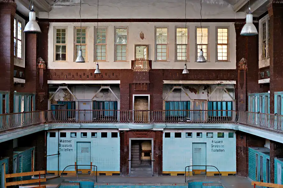 045 | 2025 | Berlin | Stadtbad Lichtenberg – Hubertusbad – The Exhibition Stadtbad Reloaded Beyond | © carsten riede fotografie