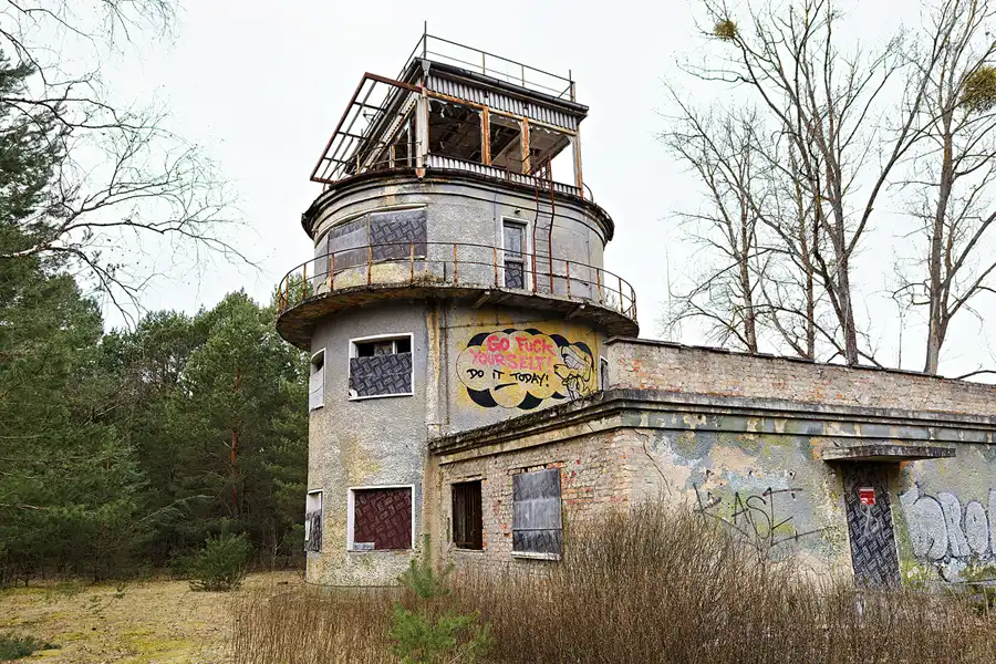 067 | 2026 | Kummersdorf-Gut  | Heeresversuchsstelle Kummersdorf – Flugplatz Sperenberg – Tower | © carsten riede fotografie