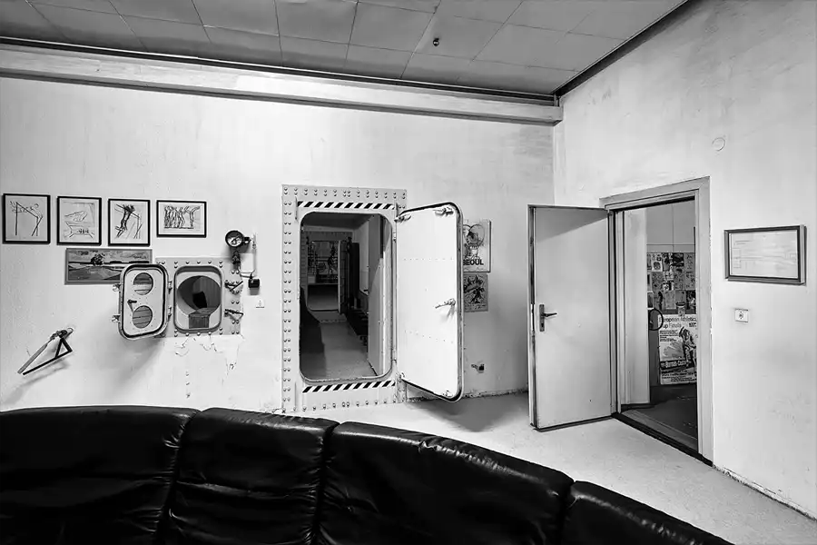 101 | 2026 | Grünheide (Mark) – OT Kienbaum | Olympisches und Paralympisches Trainingszentrum für Deutschland – Museum – Unterdruckkammer | © carsten riede fotografie